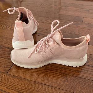 Roots Rideau Low Sneaker Brand new with box. In Northern Red. Size 7.5